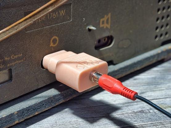 NF Stecker für den Anschluss externer Zuspieler an ein MONO Röhrenradio. NF-TA-MO, made in germany by Neufeldt & Kuhnke