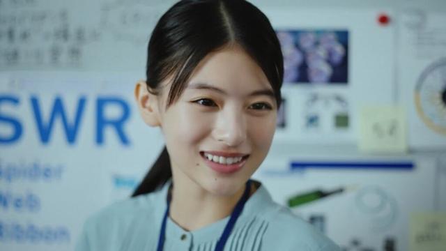 【出口夏希 × 長谷川博己】 フジクラ 「つなげ、新しい世界線。 インターネットの進化の裏に」 篇 TVCM