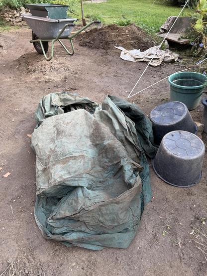 Plane, die unter dem Hügel lag, ist frei