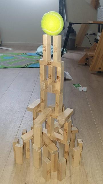 Tour en briques de bois. Ressemblance fortuite avec la tour de Cirith Ungol !