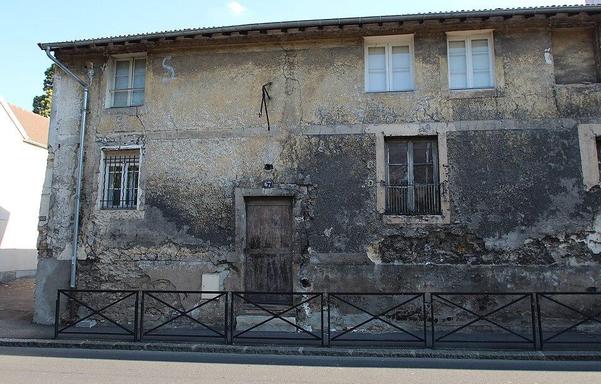 Domaine de Bellevue : Bâtiment à #Meudon (#HautsDeSeine) Construction XVIIIe siècle. Façades et toitures sur rue (cad. AD 304) : inscription par arrêté du 18 mai 1990.
Suite 👉 https://monumentum.fr/monument-historique/pa00088168/meudon-domaine-de-bellevue-batiment
#Patrimoine #MonumentHistorique
Photo CC-BY-SA 4.0 : Lionel Allorge