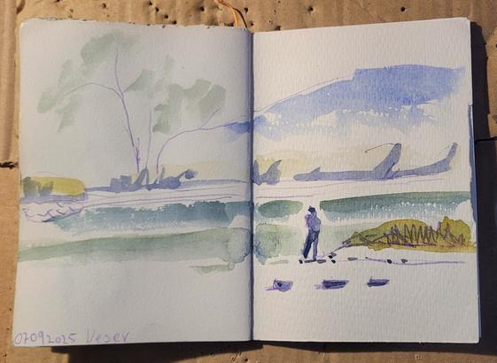 Aquarellskizze,  Pinselzeichnung in blau und grün: Flusslandschaft mit einer stehenden Person auf einer Landzunge, am Ufer gegenüber sind Bäume angedeutet