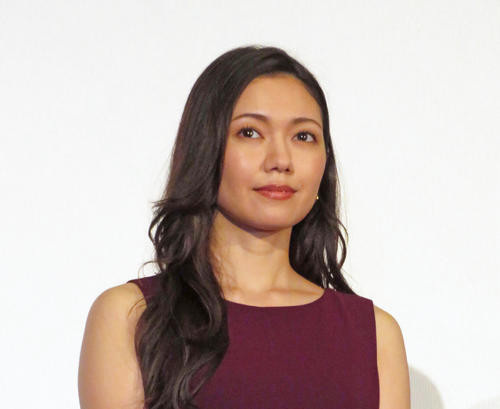 映画「遠い山なみの光」公開記念舞台あいさつに登壇した二階堂ふみ（撮影・村上幸将）