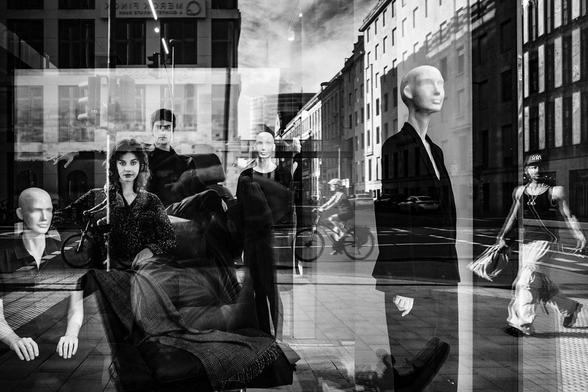 <i>A busy street, a quiet stage.</i>

Ricoh GRiii
Ricoh GR Lens 18.3mm/f2.8