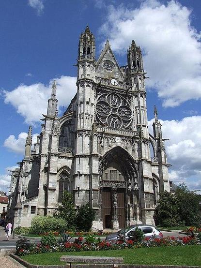 Eglise Notre-Dame, actuellement collégiale à #Vernon (#Eure) Construction XIIe siècle, XIIIe siècle, XIVe siècle, XVe siècle. Eglise Notre-Dame : classement par liste de 1862.
Suite 👉 https://monumentum.fr/monument-historique/pa00099620/vernon-eglise-notre-dame-actuellement-collegiale
#Patrimoine #MonumentHistorique
Photo CC-BY-SA 4.0 : Mattana