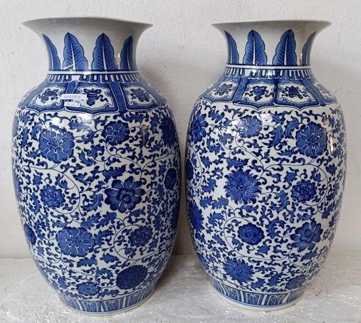 Coppia di vasi in porcellana cinese bianco e blu