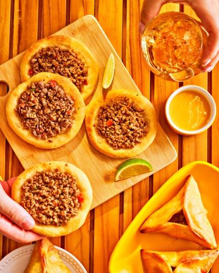 Receita de esfiha tradicional de carne: sugestão de lanche perfeita para celebrar o Dia Nacional da Esfiha