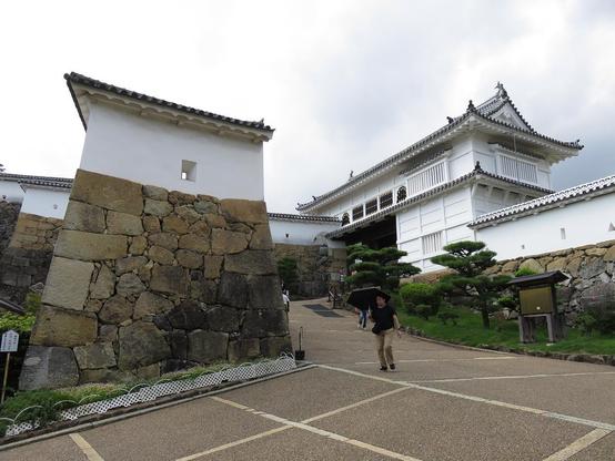 The entrance slope in front of the main gate, half-surrounded by high stone walls.