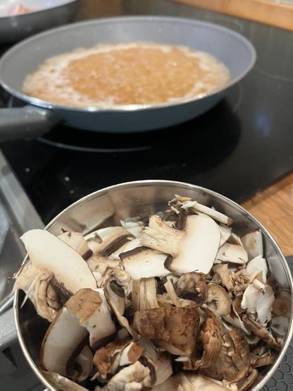 sliced mushroom, in the back risotto with a lot of water still
