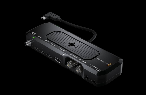 Blackmagic Camera Pro dock pro iPhone 17 Pro. Screenshot z livestreamu Apple Event 9.září 2025