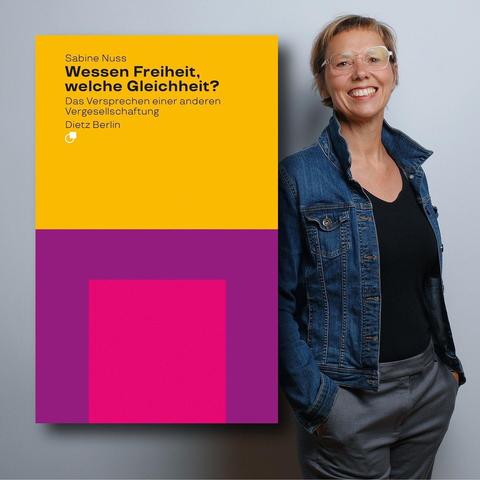 Sabine Nuss neben dem Cover ihrer Buches »Wessen Freiheit, welche Gleichheit? Das Versprechen einer anderen Vergesellschaftung«. Foto: Kirsten Breustedt