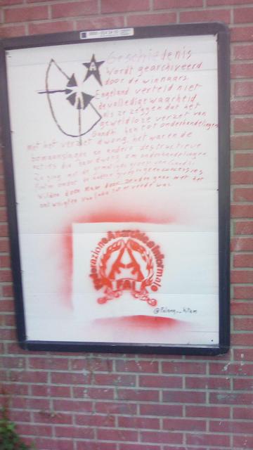 Geschiedenis wordt gearchieveerd door de winnaars
Engeland verteld niet de volledige waarheid als ze zeggen dat het vgeweldloze verzet van ghandhi hen tot onderhandelingen dwong, het waren de bomaanslagen en andere destructieve acties die haar dwong om onderhandelingen.
Ze ging met de gematigde groep van Gandhi praten omdat de andere groepen geen concessies wilden doen maar door zouden gaan met het ontwrigten van India tot ear vrede was.
Logo Federazione Anarchica Informale (FAI)