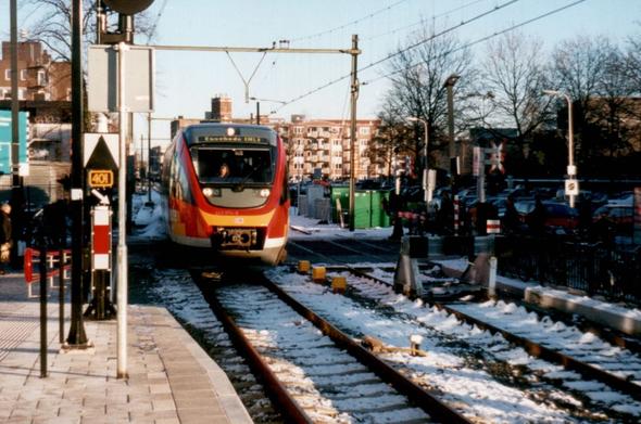 Un autorail série 643 de la DB entre en gare d'Enschede