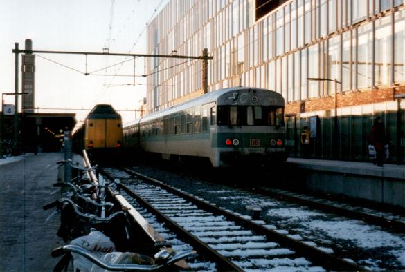 Rencontre en une rame Koploper des NS et d'un autorail série 624 en gare d'Enschede