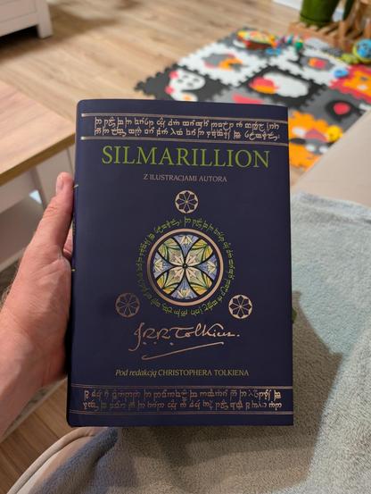 Front obwoluty "Silmarillionu"