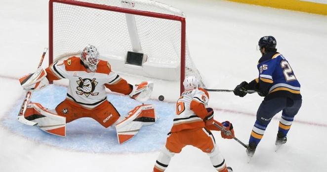 Lukas Dostal struggles mightily in Ducks' loss to St. Li Blues