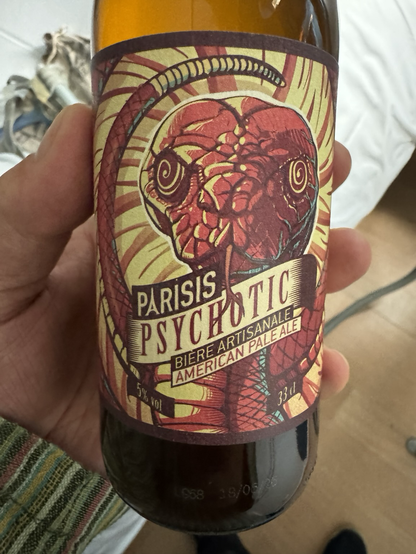 Etikett einer Flasche „Parisis Psychotic Pale Ale“