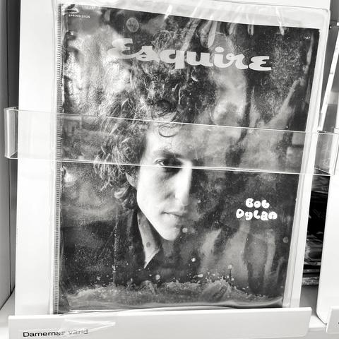 Cover of a Spring 2025 Esquire magazine featuring Bob Dylan.