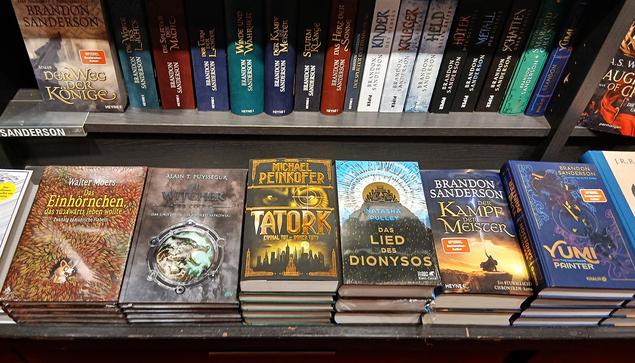 Die Bücherauslage im Dussmann mit dem TATORK.