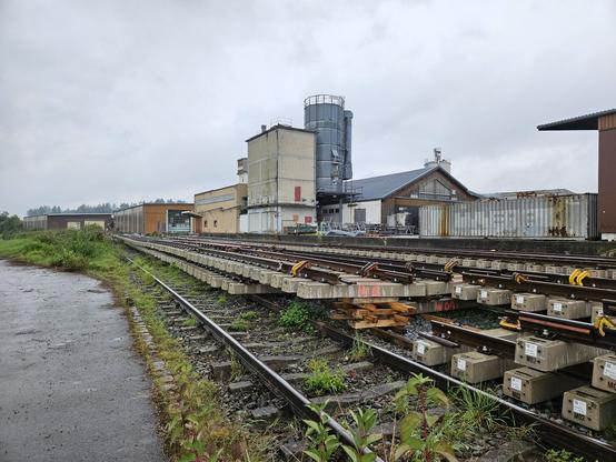 Bahnstrecke Augsburg–Ulm
Vormontage von Weichen und Gleisen 
in Gessertshausen.