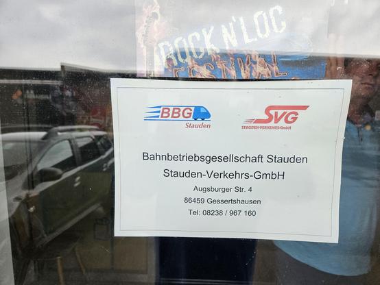 Der Bahnhof Gessertshausen. 
Bilder des ehemaligen MOCO Geländes:
Hier ein Speisewagen der wohl der BBG Stauden zuzurechnen ist.

Link dazu >>>
https://zug.network/@Adabei/115185088829011543