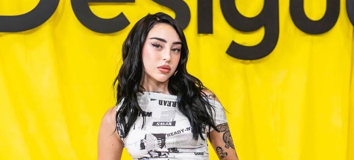 Nicki Nicole en el desfile de Desigual en Barcelona / Xavi Torrent