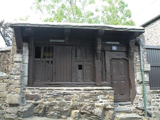 Maison à #Fougères (#IlleEtVilaine) Construction XVIIe siècle. Façade (cad. AT 577) : inscription par arrêté du 17 avril 1931.
Suite 👉 https://monumentum.fr/monument-historique/pa00090565/fougeres-maison
#Patrimoine #MonumentHistorique
Photo CC-BY-SA 4.0 : Pymouss