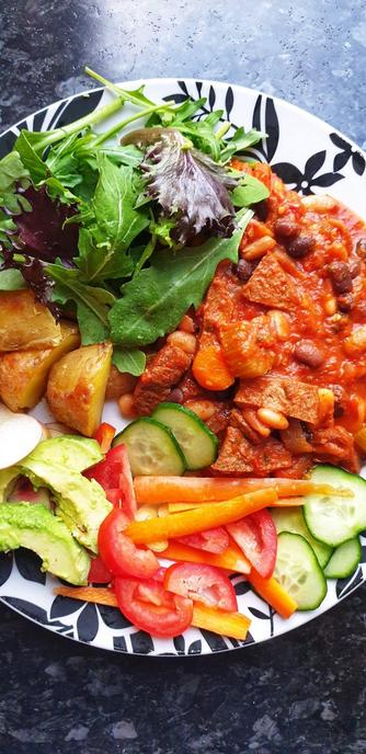 Soy 'beef' & Three Bean Chilli, Roast Potatoes, side salad: mixed green leaf, tomato, carrot, spring onion, cucumber, avocado, flat peaches.
