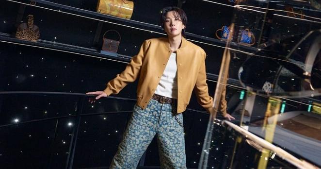 BTS・J-HOPE、大阪ルイ・ヴィトン「ビジョナリー・ジャーニー」展に来場 「刺激的なひとときでした」 - ORICON