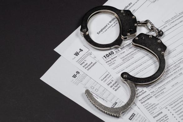US Attorney Charges Twin MRI Techs With Failing to Report Over $1.1M to IRS