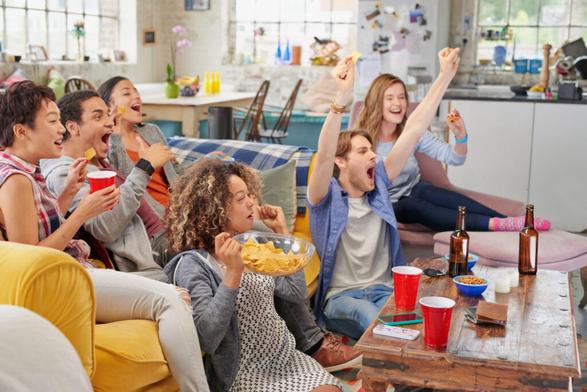 sports fans cheering