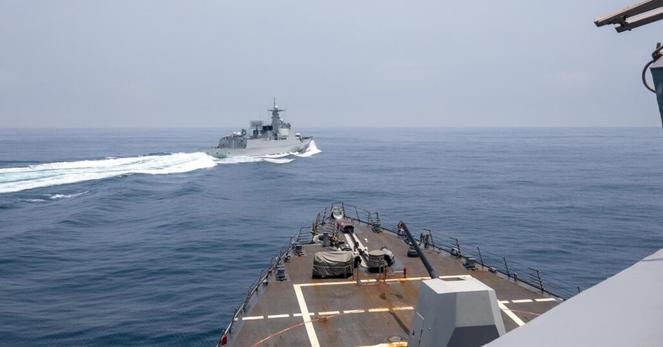 台湾海峡を米英軍艦が航行、中国軍が警告・監視命令 | ロイター
