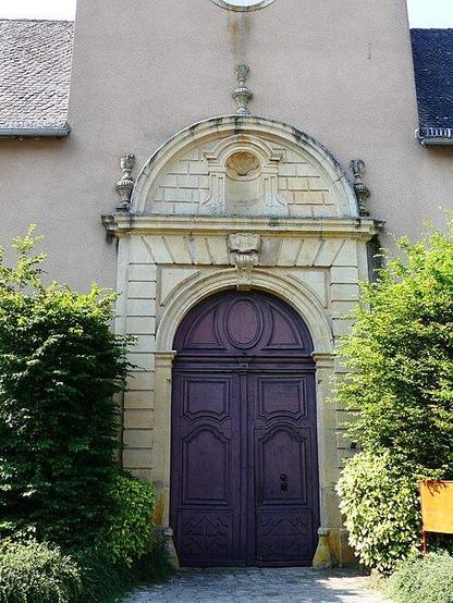 Ancienne chartreuse à #Rodez (#Aveyron) L'enclos des haras est composé d'un ancien mur avec cinq tours d'angle circulaires, couvertes en lauzes. Ce mur a été remplacé par une grille au bout de l'avenue. Un gran...
Suite 👉 https://monumentum.fr/monument-historique/pa00094109/rodez-ancienne-chartreuse
#Patrimoine #MonumentHistorique
Photo CC-BY-SA 4.0 : Père Igor