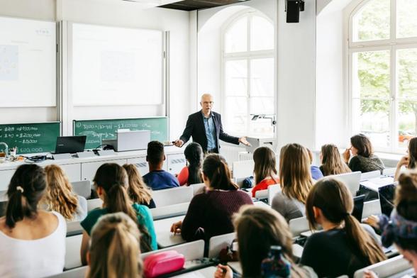 Profesor durante una clase. (Getty)
