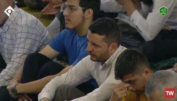 تصویر نمازگزاری که شبیه زلنسکی است