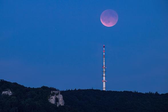Mondfinsternis über Fernsehturm
