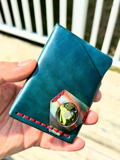 Tauruscamp Leather Shop wallet with custom colors and AirTag holder pocket