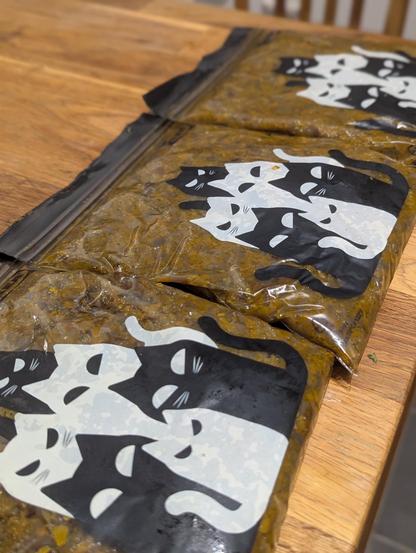 Drei Tiefkühlbeutel mit dem geschmorten Soffritto