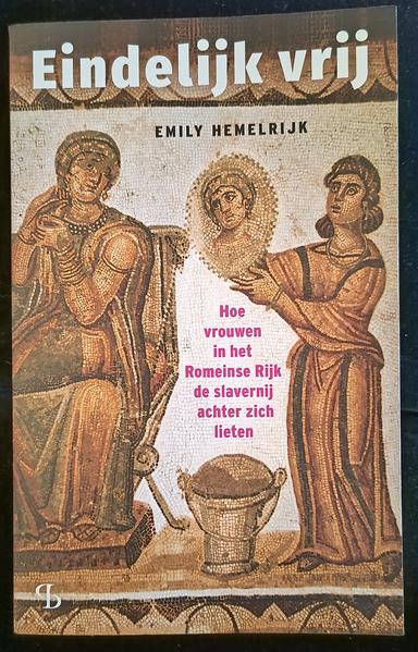 Kaft van het boek dat ik kocht: Eindelijk vrij. Hoe vrouwen in het Romeinse Rijk de slavernij achter zich lieten.
Door Emily Hemelrijk.