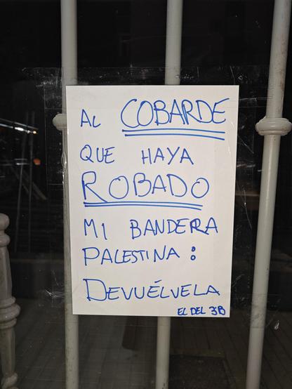 Cartel: Al cobarde que haya robado mi bandera Palestina: Devuélvela.