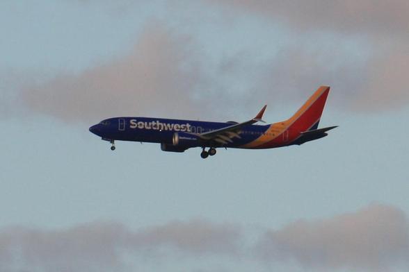Southwest Airlines Flight 800, a Boeing 737 MAX8, on final to Portland International Airport PDX on a flight which was planned to go to Seattle.
I took a picture because of the last-minute divert and steep descent. There is no external abnormality to its appearance. The diversion may have been a precaution due to weather approaching the SeaTac Airport.
photo by Ian Kluft
September 14, 2025
Portland, Oregon, USA