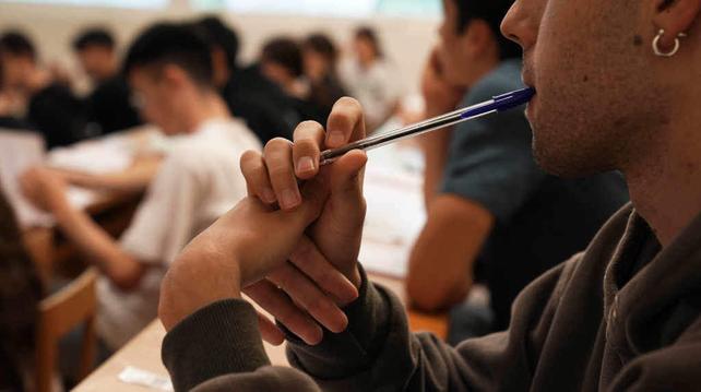 Un estudante durante un exame. (Foto: Álvaro Ballesteros / Europa Press)