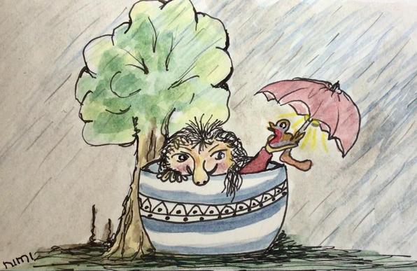 Einfache Zeichnung aquarelliert. Unter einem, vorm Regen schützenden Laubbaum, sitzt in einem blau-weiß gemusterten Topf eine Figur, die nur den Kopf über den Topfrand heraus hält, den linken Arm streckt es hoch, auf der Hand einen Vogel haltend. Über diesem schwebt eine Regenschirm-Lampe, diese schützt den Vogel vor einem großen Regen.