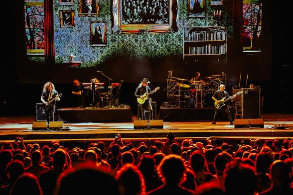 Pic: Opeth at Sun And Thunder Fest
#Reportaje: #Festival Sun & Thunder: Fuengirola (Málaga), 17 a 19 de julio de 2025 (3ª parte)
https://www.lafactoriadelritmo.com/festival-sun-thunder/17-a-19-de-julio-de-2025-3a-parte
Para consultar resto amplios #Reportajes publicados en #LaFactoríadelRitmo:
https://www.lafactoriadelritmo.com/protagonista/festival-sun-thunder #Metalsky #Thrash #RockProg #HardRock #Rock
Redactor: Collector’s Series DIY, Ferri
Observaciones: Fotos por cortesía de la organización de Marenostrum Fuengirola.