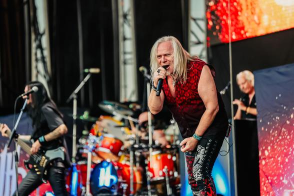Pic: Uriah Heep plays at Sun And Thunder Fest
#Reportaje: #Festival Sun & Thunder: Fuengirola (Málaga), 17 a 19 de julio de 2025 (3ª parte)
https://www.lafactoriadelritmo.com/festival-sun-thunder/17-a-19-de-julio-de-2025-3a-parte
Para consultar resto amplios #Reportajes publicados en #LaFactoríadelRitmo:
https://www.lafactoriadelritmo.com/protagonista/festival-sun-thunder #Metalsky #Thrash #RockProg #HardRock #Rock
Redactor: Collector’s Series DIY, Ferri
Observaciones: Fotos por cortesía de la organización de Marenostrum Fuengirola.