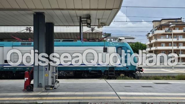 Treno regionale su binari AV della Direttissima Roma–Firenze