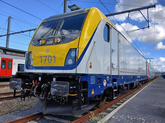 Locomotive 1701 avec une rame d'essai - Arlon - septembre 2025