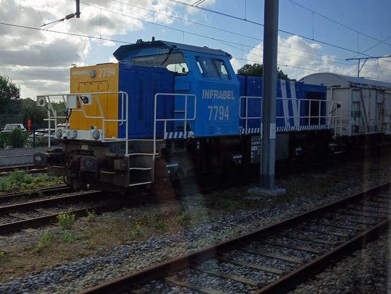 Infrabel 7794 avec le train désherbeur à Arlon, septembre 2025