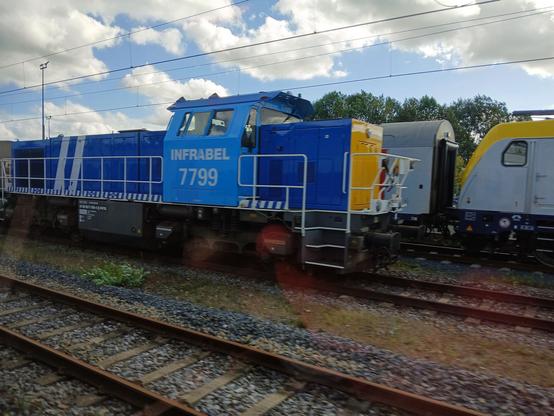 Infrabel 7799 avec le train désherbeur à Arlon, septembre 2025