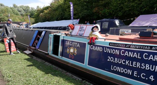 Navicula nomine Sagitta, Festum Naviculárum Págí Atrí